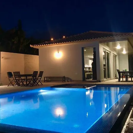 Pinheira Iv -heated Swimming Pool And Jacuzzi Villa