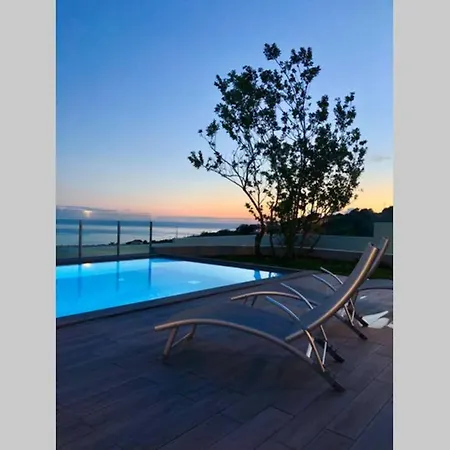 Villa Pinheira Iv -heated Swimming Pool And Jacuzzi *