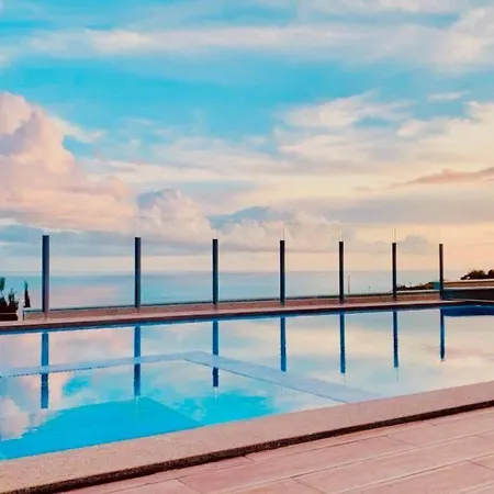 Pinheira Iv -heated Swimming Pool And Jacuzzi Villa