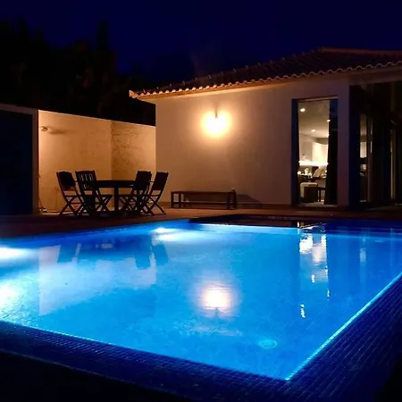 Villa Pinheira Iv -heated Swimming Pool And Jacuzzi *