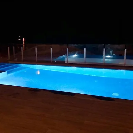 Pinheira Iv -heated Swimming Pool And Jacuzzi *
