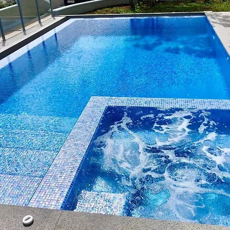 Pinheira Iv -heated Swimming Pool And Jacuzzi