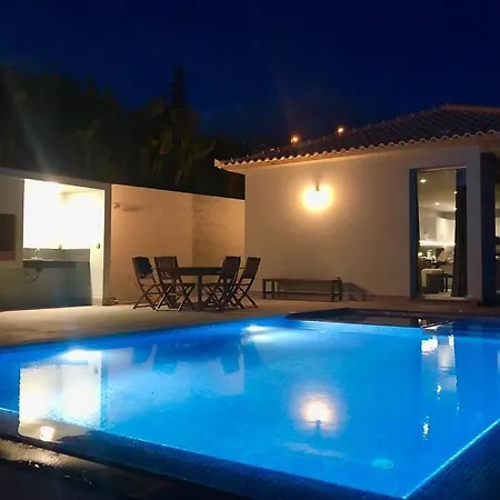 Pinheira Iv -heated Swimming Pool And Jacuzzi