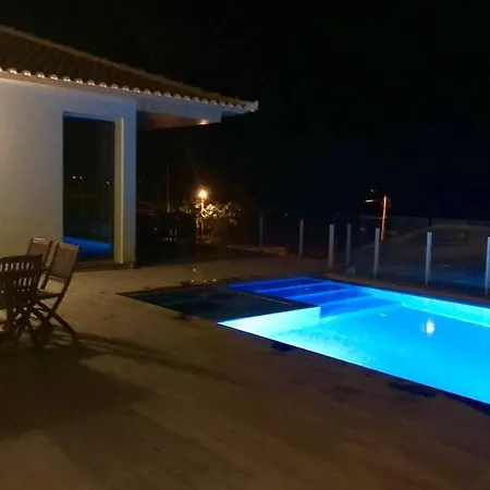 Pinheira Iv -heated Swimming Pool And Jacuzzi