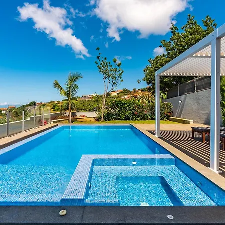 Pinheira Iv -heated Swimming Pool And Jacuzzi