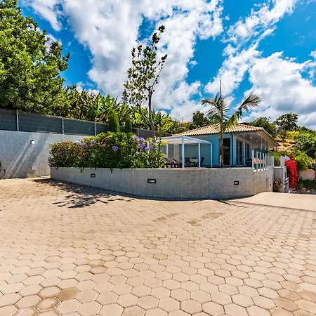 Pinheira Iv -heated Swimming Pool And Jacuzzi Villa