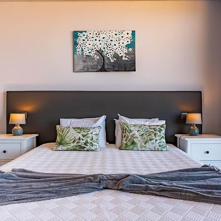 Pinheira Iv -heated Swimming Pool