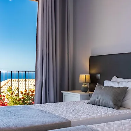 Pinheira Iv -heated Swimming Pool Villa