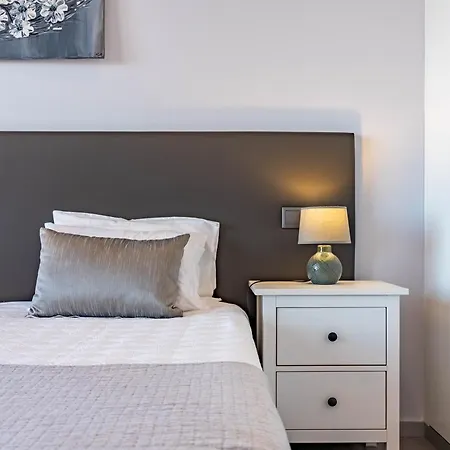 Pinheira Iv -heated Swimming Pool Villa *