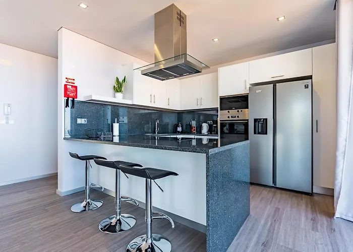 Pinheira Iv -heated Swimming Pool Villa *