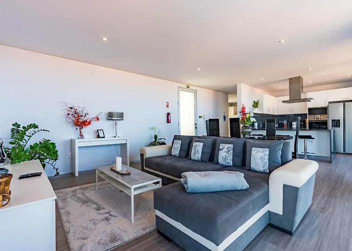 Pinheira Iv -heated Swimming Pool Calheta (Madeira)