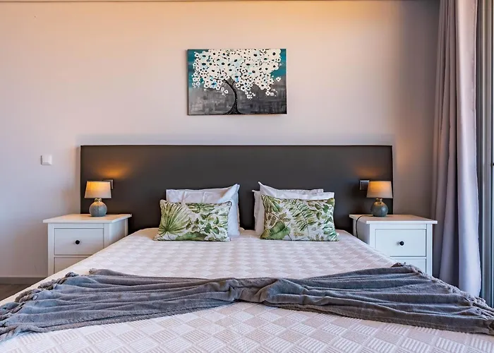 Pinheira Iv -heated Swimming Pool