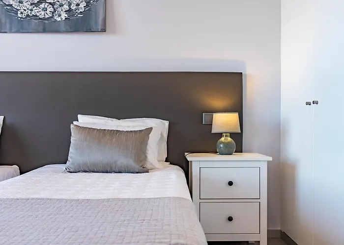 Pinheira Iv -heated Swimming Pool Villa *